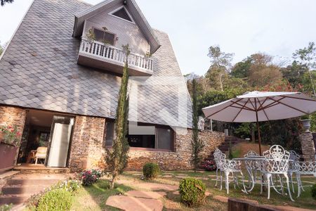 Casa de condomínio à venda com 420m², 5 quartos e 4 vagas Casa de condomínio à venda com 420m², 5 quartos e 4 vagasFachada