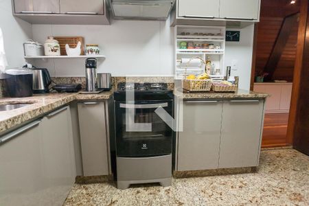 Casa de condomínio à venda com 420m², 5 quartos e 4 vagas Casa de condomínio à venda com 420m², 5 quartos e 4 vagasCozinha