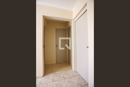 Hall dos quartos de apartamento para alugar com 2 quartos, 58m² em Jardim Rio das Pedras, Cotia