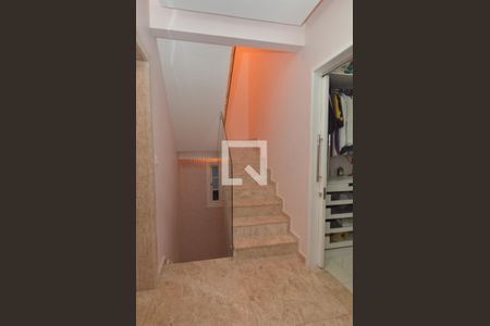 Casa de condomínio à venda com 350m², 3 quartos e 2 vagasEscada