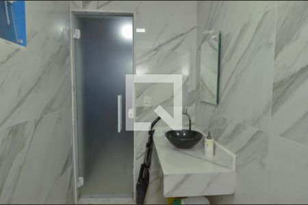 Casa de condomínio à venda com 350m², 3 quartos e 2 vagasBanheiro 2