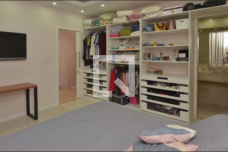 Casa de condomínio à venda com 350m², 3 quartos e 2 vagasSuite