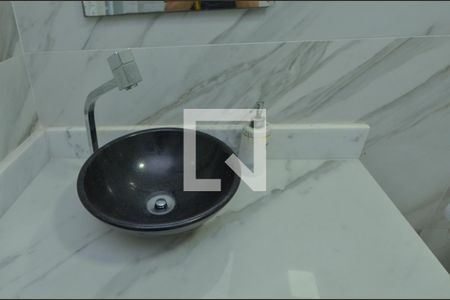 Casa de condomínio à venda com 350m², 3 quartos e 2 vagasBanheiro 2