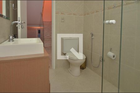 Casa de condomínio à venda com 350m², 3 quartos e 2 vagasBanheiro social