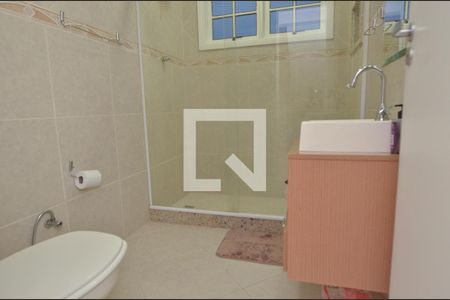 Casa de condomínio à venda com 350m², 3 quartos e 2 vagasBanheiro social