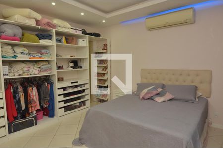 Casa de condomínio à venda com 350m², 3 quartos e 2 vagasSuite