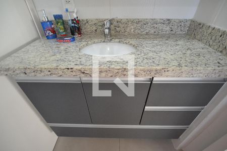 Apartamento à venda com 106m², 3 quartos e 2 vagasBanheiro da Suite 2 e 3