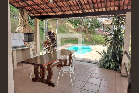 Casa de condomínio à venda com 385m², 5 quartos e 6 vagas Casa de condomínio à venda com 385m², 5 quartos e 6 vagasÁrea comum