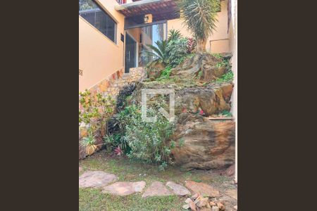 Casa de condomínio à venda com 385m², 5 quartos e 6 vagas Casa de condomínio à venda com 385m², 5 quartos e 6 vagasÁrea comum