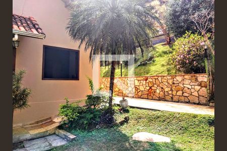 Casa de condomínio à venda com 385m², 5 quartos e 6 vagas Casa de condomínio à venda com 385m², 5 quartos e 6 vagasÁrea comum