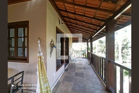 Casa de condomínio à venda com 385m², 5 quartos e 6 vagas Casa de condomínio à venda com 385m², 5 quartos e 6 vagasCorredor