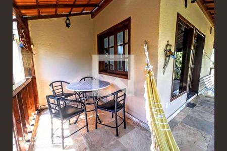 Casa de condomínio à venda com 385m², 5 quartos e 6 vagas Casa de condomínio à venda com 385m², 5 quartos e 6 vagasvaranda