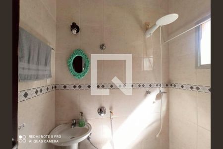 Casa de condomínio à venda com 385m², 5 quartos e 6 vagas Casa de condomínio à venda com 385m², 5 quartos e 6 vagasBanheiro