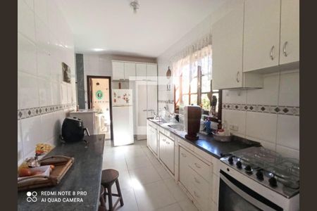 Casa de condomínio à venda com 385m², 5 quartos e 6 vagas Casa de condomínio à venda com 385m², 5 quartos e 6 vagasCozinha