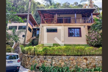 Casa de condomínio à venda com 385m², 5 quartos e 6 vagas Casa de condomínio à venda com 385m², 5 quartos e 6 vagasÁrea comum