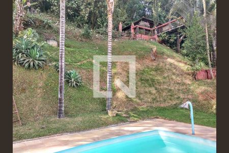 Casa de condomínio à venda com 385m², 5 quartos e 6 vagas Casa de condomínio à venda com 385m², 5 quartos e 6 vagasÁrea comum