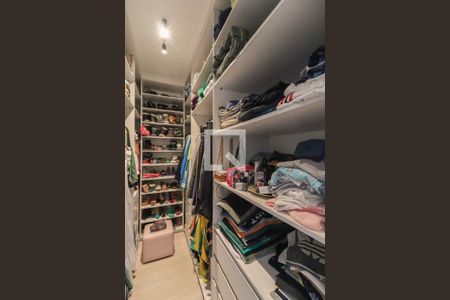 Casa de condomínio para alugar com 157m², 4 quartos e 3 vagas Casa de condomínio para alugar com 157m², 4 quartos e 3 vagasCloset da Suíte