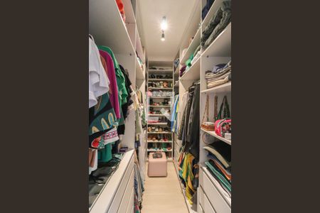 Casa de condomínio para alugar com 157m², 4 quartos e 3 vagas Casa de condomínio para alugar com 157m², 4 quartos e 3 vagasCloset da Suíte