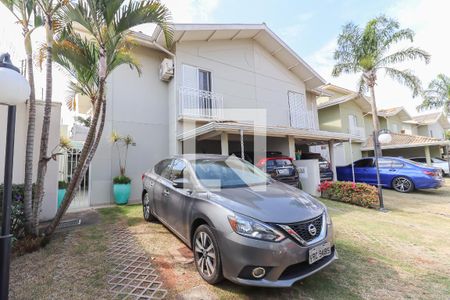 Casa de condomínio para alugar com 157m², 4 quartos e 3 vagas Casa de condomínio para alugar com 157m², 4 quartos e 3 vagasFachada