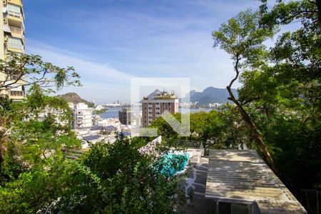 Apartamento para alugar com 350m², 4 quartos e 2 vagas Apartamento para alugar com 350m², 4 quartos e 2 vagasVista da suíte 3