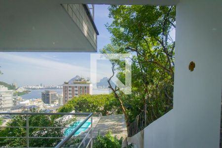 Apartamento para alugar com 350m², 4 quartos e 2 vagas Apartamento para alugar com 350m², 4 quartos e 2 vagasVista do banheiro da suíte 3