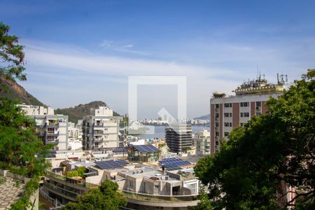 Apartamento para alugar com 350m², 4 quartos e 2 vagas Apartamento para alugar com 350m², 4 quartos e 2 vagasVista da piscina