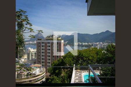 Apartamento para alugar com 350m², 4 quartos e 2 vagas Apartamento para alugar com 350m², 4 quartos e 2 vagasVista do banheiro da suíte 2