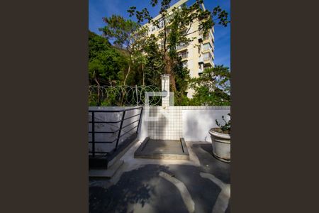 Apartamento para alugar com 350m², 4 quartos e 2 vagas Apartamento para alugar com 350m², 4 quartos e 2 vagasÁrea comum - Piscina