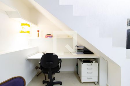 Apartamento para alugar com 350m², 4 quartos e 2 vagas Apartamento para alugar com 350m², 4 quartos e 2 vagasDetalhe do escritório