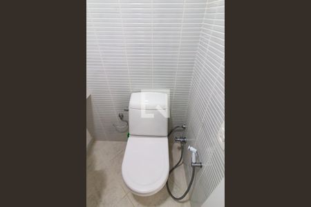 Apartamento para alugar com 350m², 4 quartos e 2 vagas Apartamento para alugar com 350m², 4 quartos e 2 vagasDetalhe do lavabo