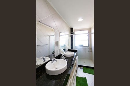 Apartamento para alugar com 350m², 4 quartos e 2 vagas Apartamento para alugar com 350m², 4 quartos e 2 vagasBanheiro da suíte 2