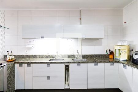 Apartamento para alugar com 350m², 4 quartos e 2 vagas Apartamento para alugar com 350m², 4 quartos e 2 vagasDetalhe da cozinha