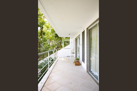 Apartamento para alugar com 350m², 4 quartos e 2 vagas Apartamento para alugar com 350m², 4 quartos e 2 vagasVaranda da suíte 2