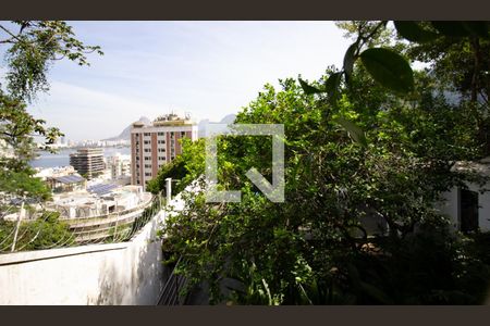 Apartamento para alugar com 350m², 4 quartos e 2 vagas Apartamento para alugar com 350m², 4 quartos e 2 vagasVista do quarto 4