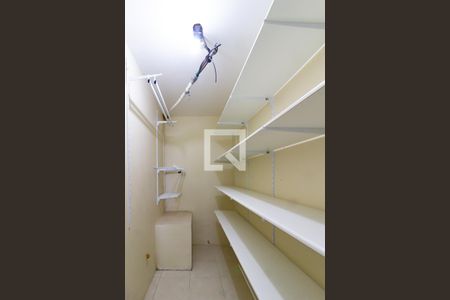 Apartamento para alugar com 350m², 4 quartos e 2 vagas Apartamento para alugar com 350m², 4 quartos e 2 vagasCloset da suíte 3