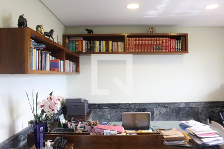 Apartamento à venda com 380m², 4 quartos e 5 vagasEscritório