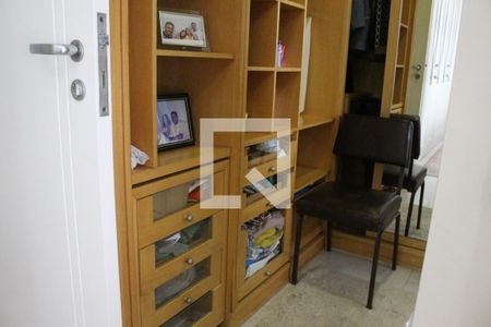 Apartamento à venda com 380m², 4 quartos e 5 vagasCloset Suíte 2