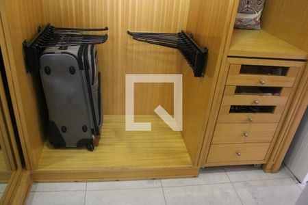 Apartamento à venda com 380m², 4 quartos e 5 vagasCloset Suíte 1