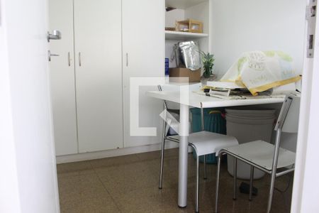 Apartamento à venda com 380m², 4 quartos e 5 vagasQuarto de Serviço 1