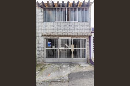 Casa à venda com 111m², 3 quartos e 2 vagasFachada