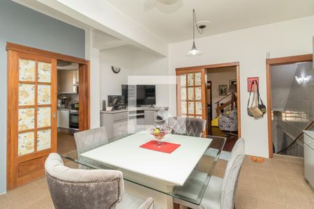 Casa à venda com 200m², 5 quartos e 2 vagas Casa à venda com 200m², 5 quartos e 2 vagasSala de Jantar