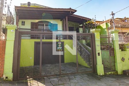 Casa à venda com 200m², 5 quartos e 2 vagas Casa à venda com 200m², 5 quartos e 2 vagasFachada