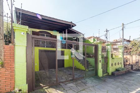 Casa à venda com 200m², 5 quartos e 2 vagas Casa à venda com 200m², 5 quartos e 2 vagasFachada