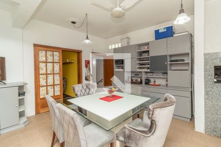 Casa à venda com 200m², 5 quartos e 2 vagas Casa à venda com 200m², 5 quartos e 2 vagasSala de Jantar