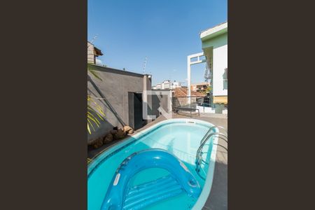 Casa à venda com 200m², 5 quartos e 2 vagas Casa à venda com 200m², 5 quartos e 2 vagasPiscina / Quintal