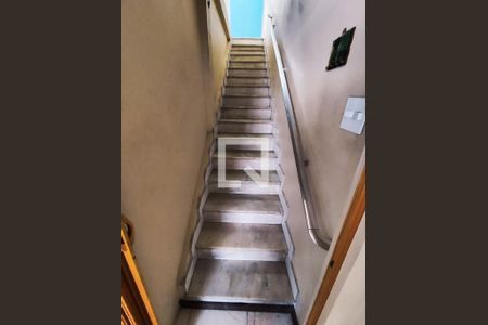 Casa à venda com 300m², 4 quartos e 1 vaga Casa à venda com 300m², 4 quartos e 1 vagaEscada