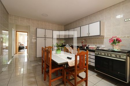 Casa à venda com 400m², 2 quartos e 6 vagasCozinha