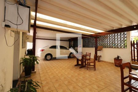 Casa à venda com 400m², 2 quartos e 6 vagasQuintal