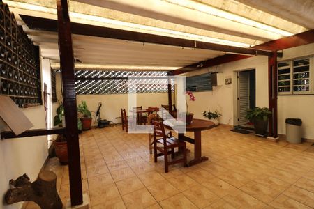 Casa à venda com 400m², 2 quartos e 6 vagasQuintal