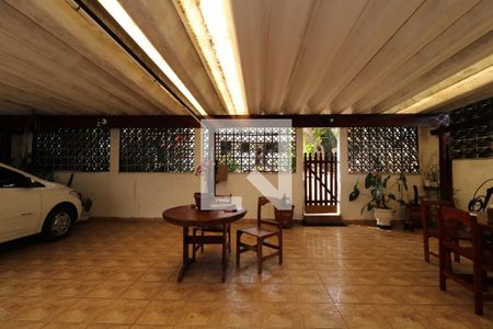 Casa à venda com 400m², 2 quartos e 6 vagasQuintal